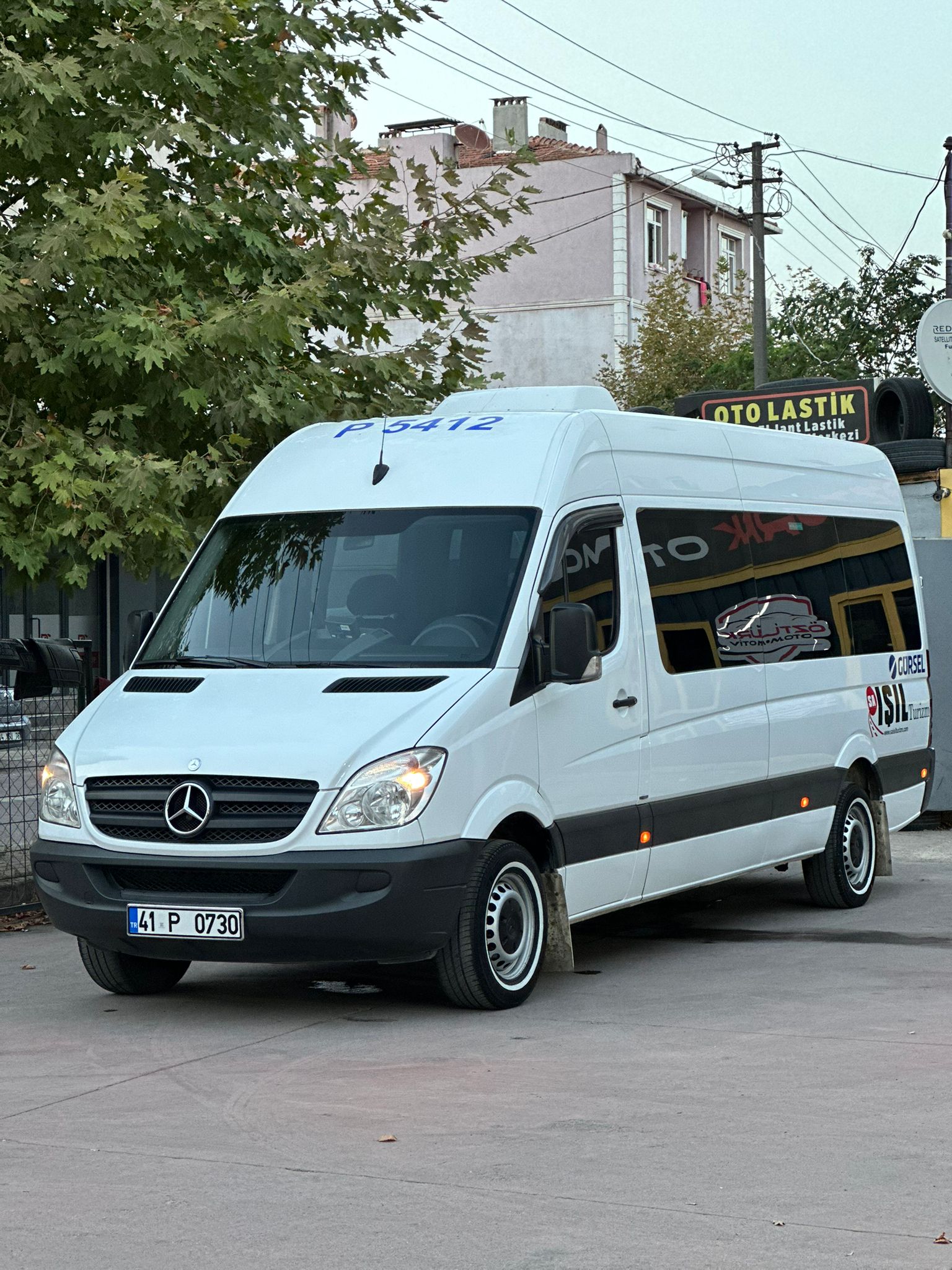 Modern Servis Aracı